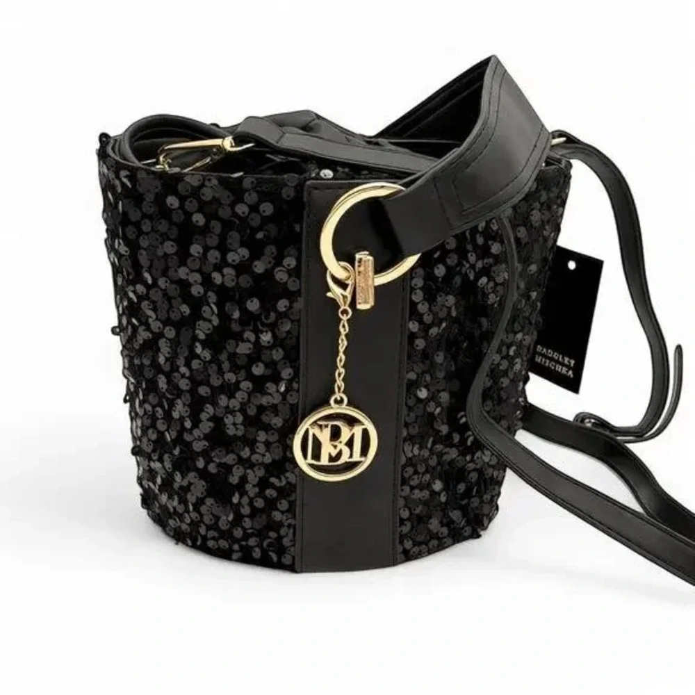Badgley Mischka Black Sequin Bucket Bag BMH513 Gold Chain‎ Charm